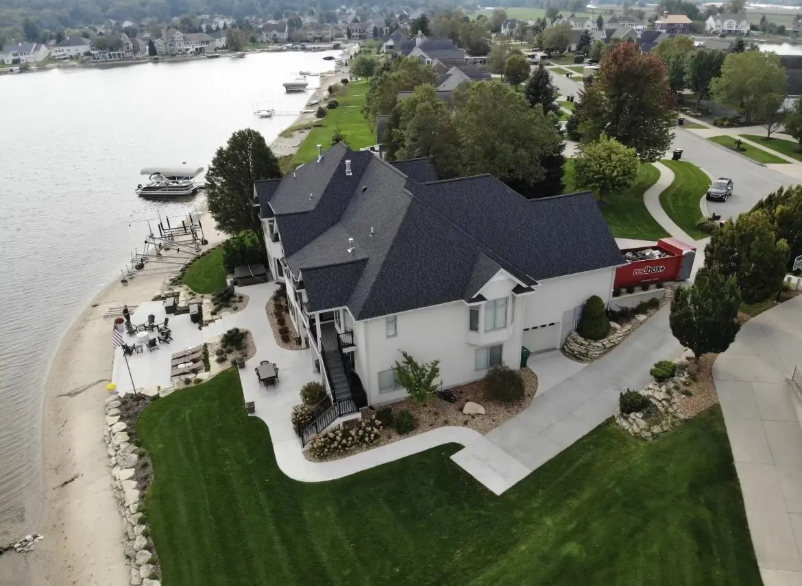 Screenshot residential roofing service